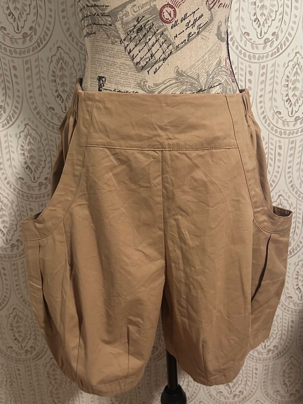 Amazon Women's Khaki Utility Bermuda Shorts with Deep Side Pockets new no tags